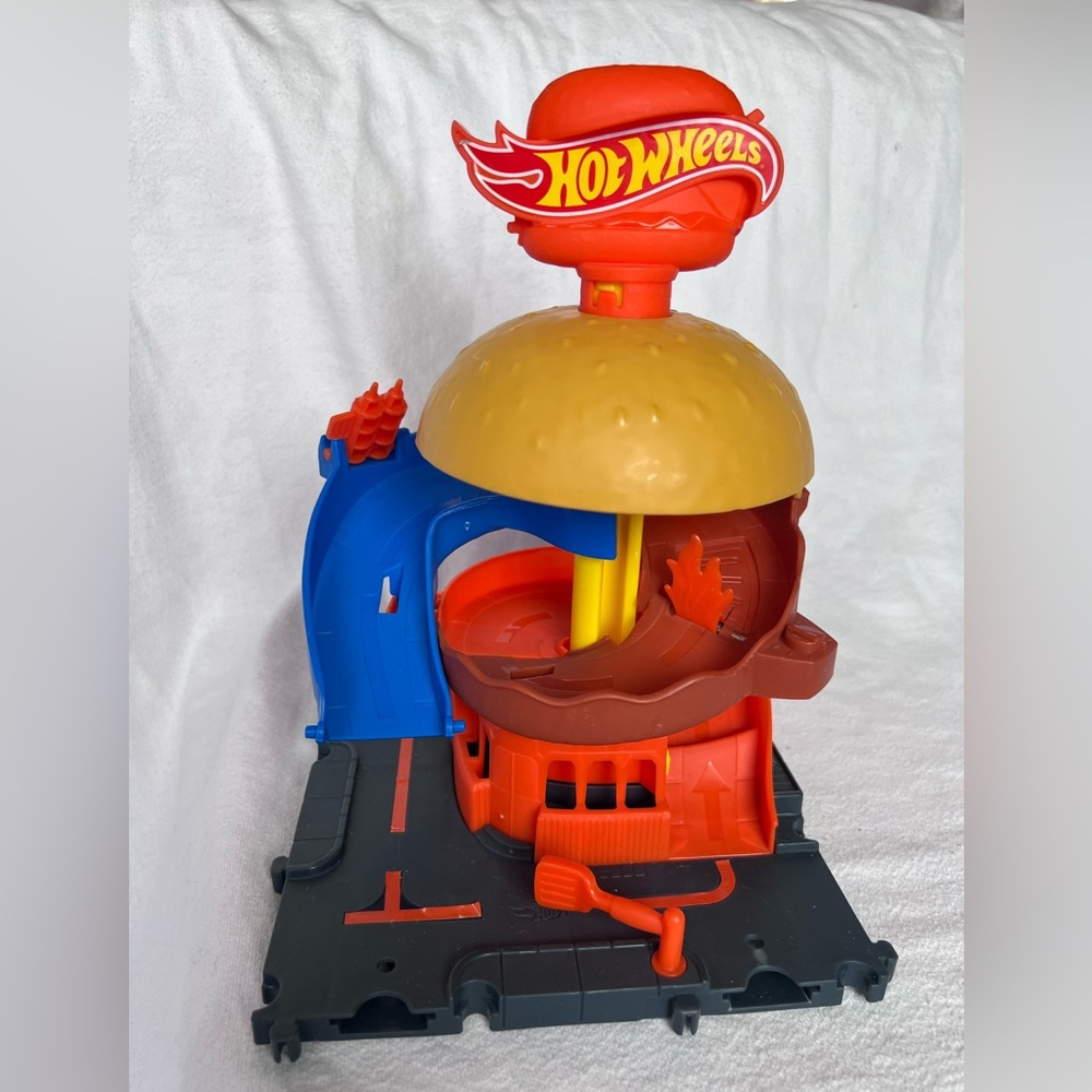 Hot Wheels City Downtown Burger Blitz Playset